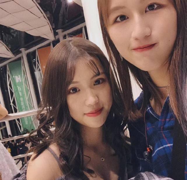 运动服|脱下运动服的杨倩好少女，穿连衣裙小巧可人似芭比，耐看度极高