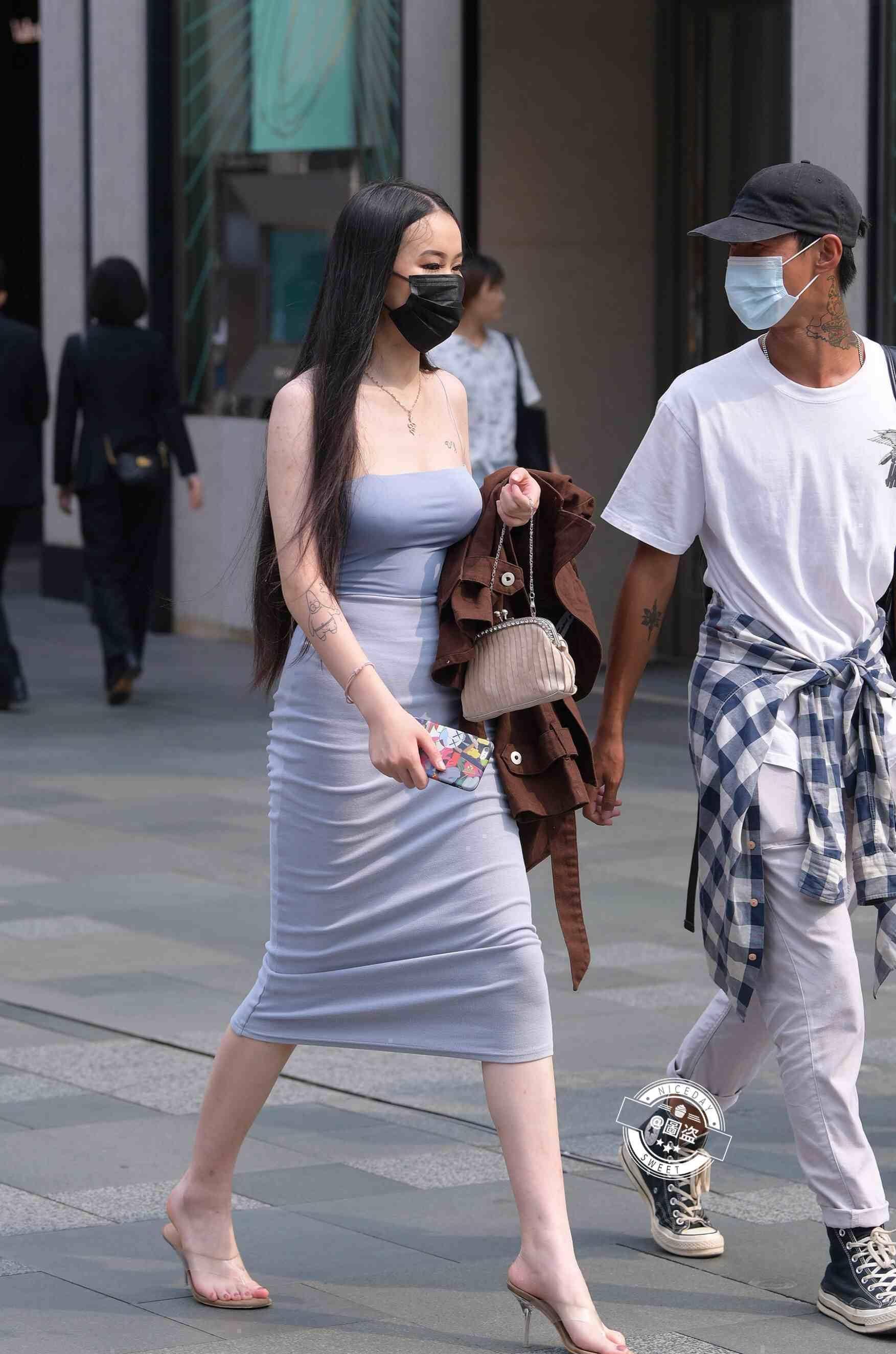 短裙|终于可以把心爱打底裤穿出街了，简单却很个性，增添气质