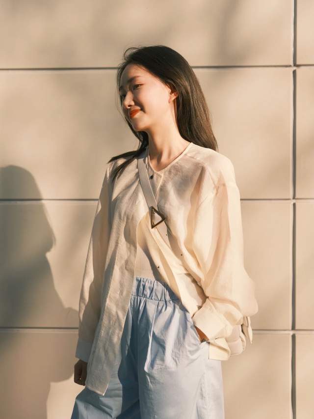 女孩子|20岁到30岁的女生夏季末尾这样穿,衬衫配阔腿裤简约洋气,超好看
