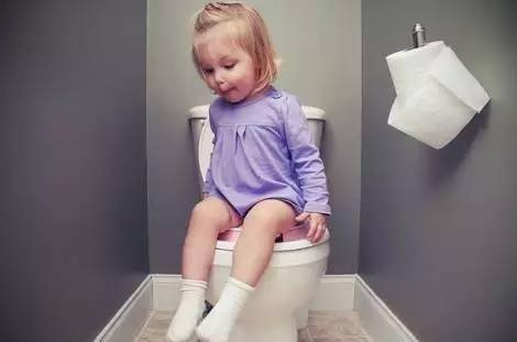 厕所|妈，我好痛，3岁女儿放学后抓着裤子，褪下裤子后母亲崩溃！