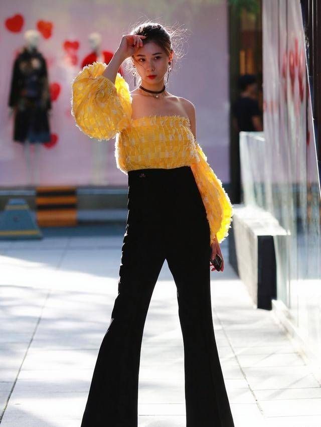 毛衣|穿休闲装也很美的女生,造型吸睛让人羡慕,秀出了自信大方的感觉