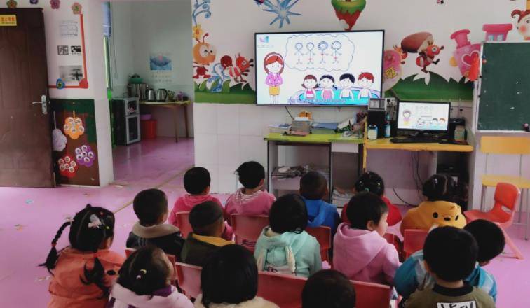 厕所|幼儿园冷暴力,孩子默默承受,家长还以为孩子过得开心