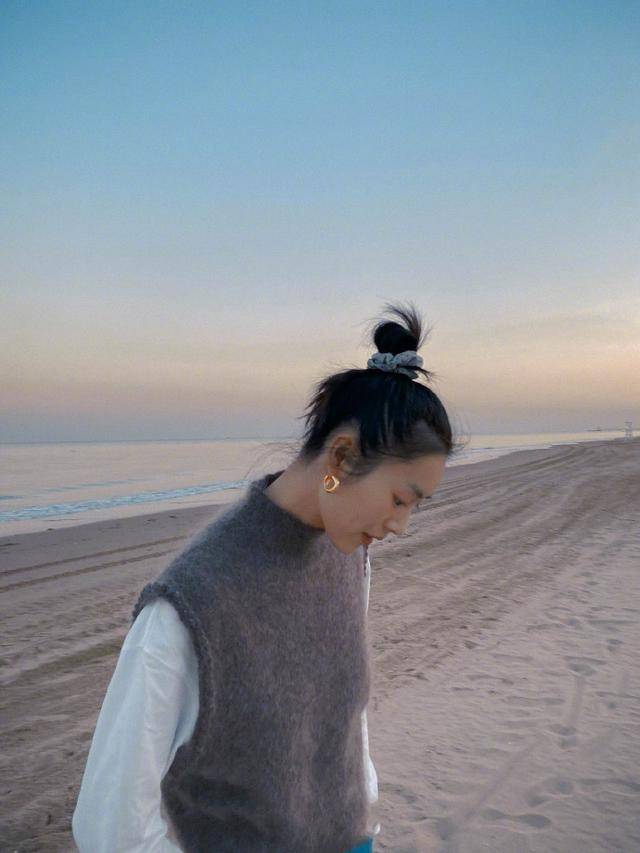 整体|“大表姐”刘雯真时尚，简约阔腿裤也时髦，不愧是超模界翘楚