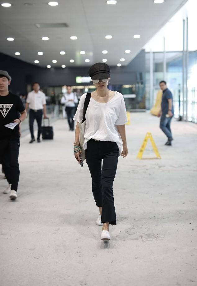 马伊琍|马伊琍不咋在乎外人眼光，造型简约穿得舒适，有种居家懒散范