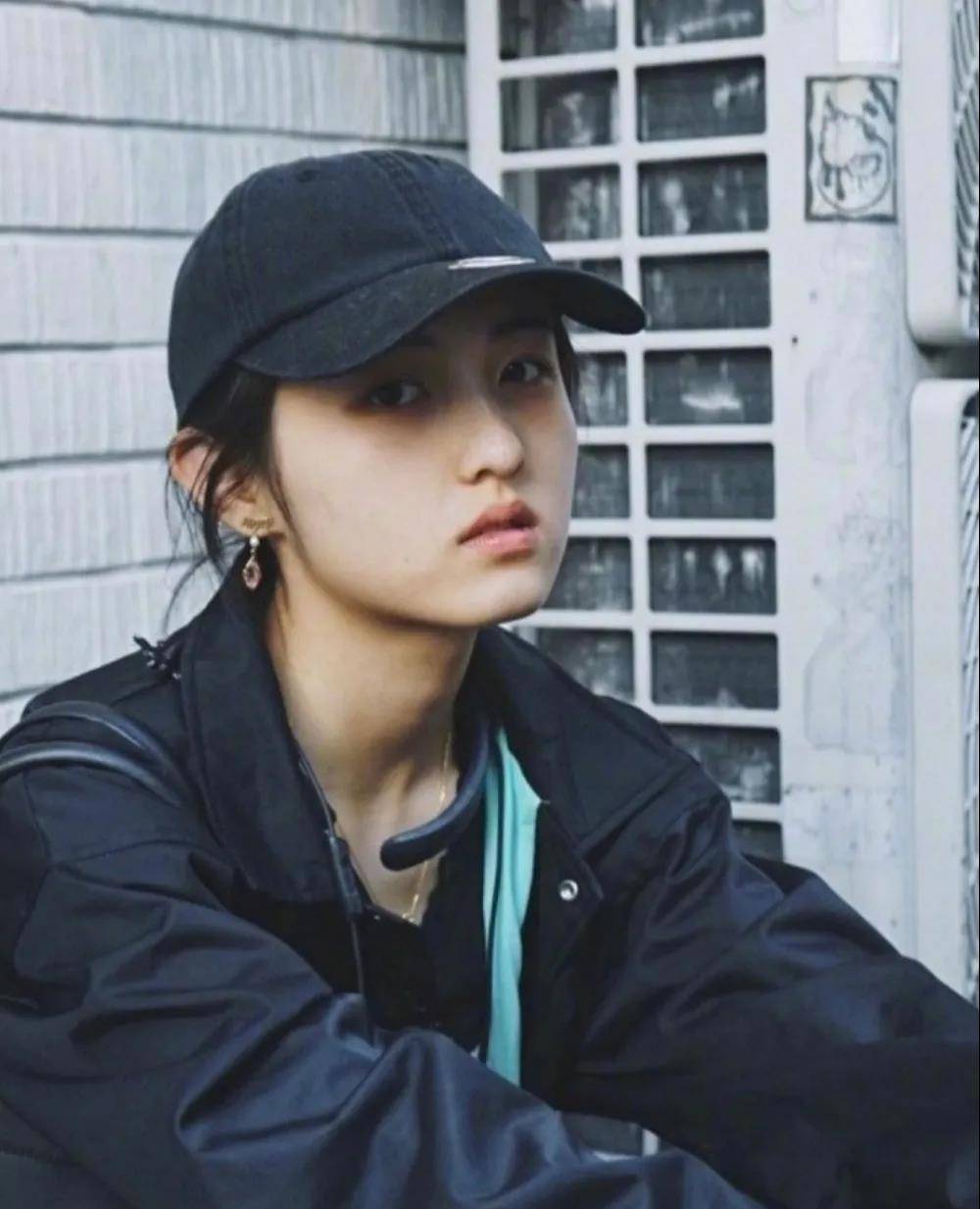 女生|自带清凉感的盐系穿搭，“国民妹妹”张子枫最爱的风格，太绝了