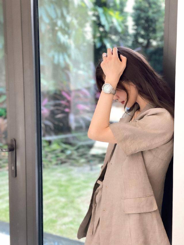 套装|刘诗诗才是“氛围感”美女，穿五分裤随性又潇洒，这腿也太细了