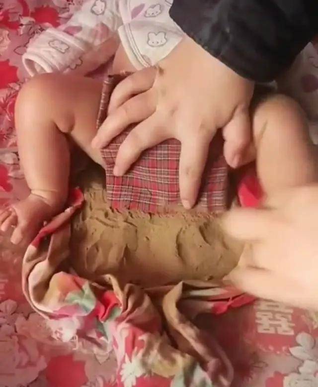 方法|90后宝妈晒尿不湿“节约”技巧，反遭网友嘲讽：穷就不要生二胎