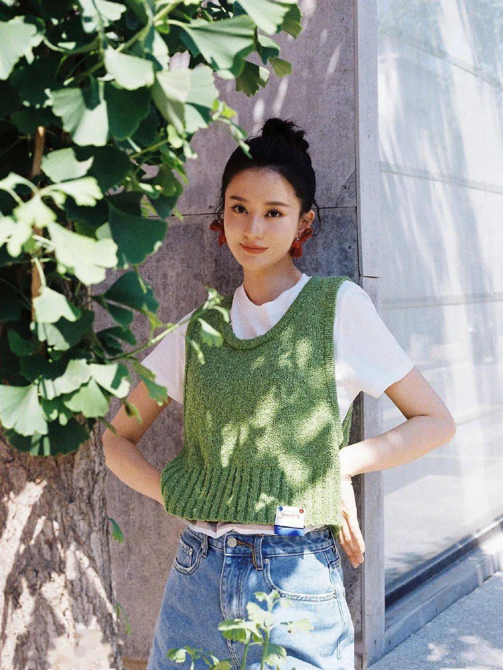 希林娜依高|穿背心格局要大,必须火辣百搭又酷又飒!