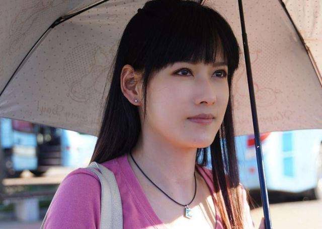 台球女神何心如,42岁仍似少女,直言:球技跟身材一样好就好了