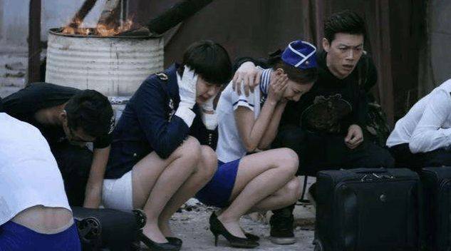 八卦爆料|到处都是美女空姐、丝袜腿，网友：这部电影不知道要浪费多少丝袜