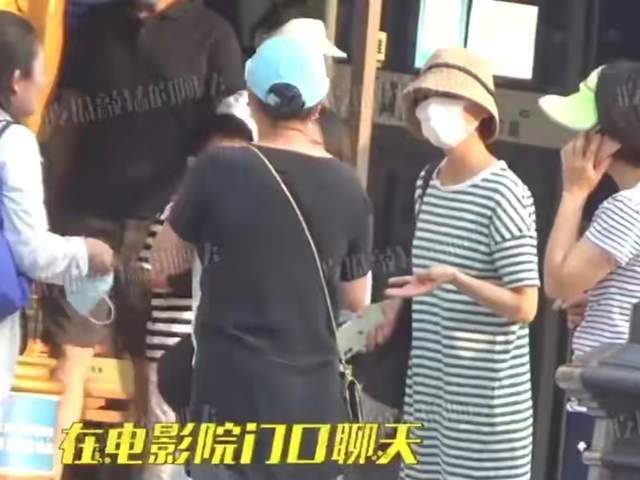 身材|袁泉母女罕被拍,11岁女儿比例惊人模样太像夏雨,千元羽毛球抢镜