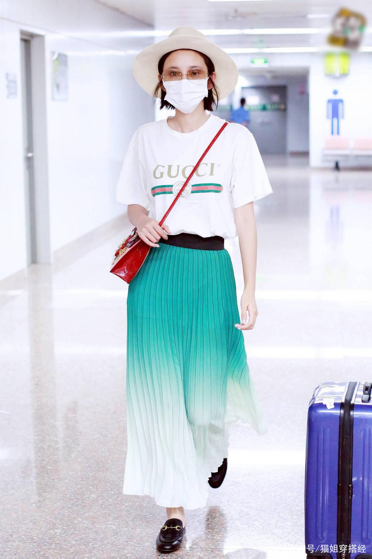 变化|咱们是衣穿人，而赵薇是人穿衣，光腿穿“渐变色”风衣惊艳了