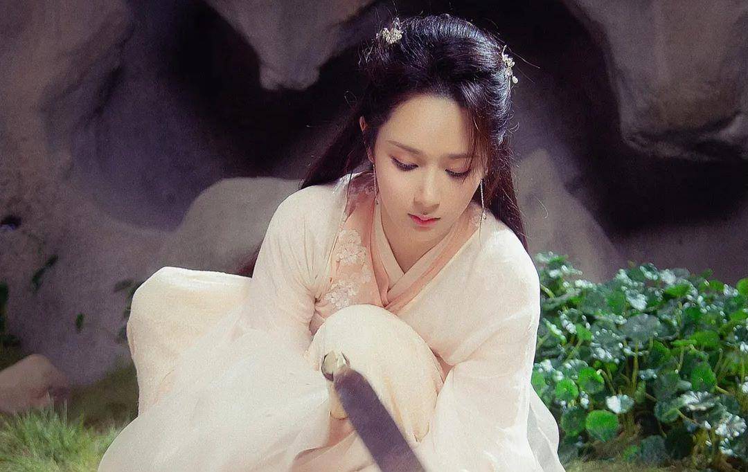 天河|《青簪行》无法播出，杨紫看似惨实则是幸运儿，播了她才倒霉