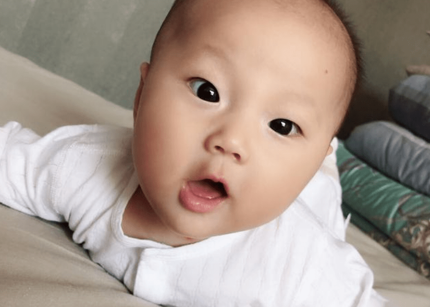 婴儿几个月会叫出声 b065bad687ab4802874464d1c401f475.png
