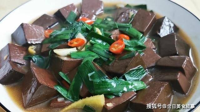 家常炒猪血的简单做法 炒韭菜