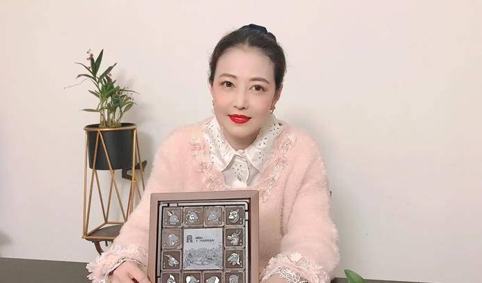 疫苗|周海媚独自打疫苗心情激动，穿运动装全程说不痛，同事跟拍太美了