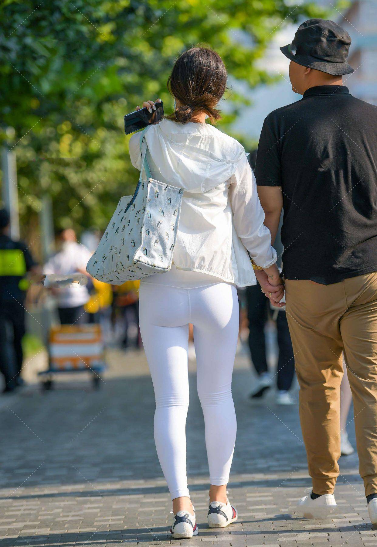项目|白色运动套装，干净舒服透气自然，展现出满满的运动活力