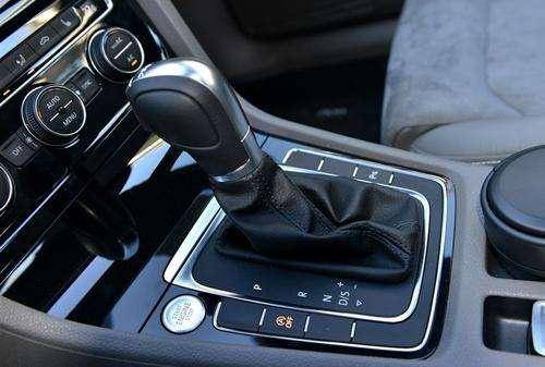 如何开自动挡汽车步骤 0523986414cb46489395462c6b1cad76.jpeg