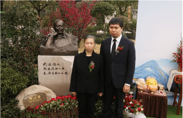 方忠义在粟裕家干了30年保姆粟惠宁亲切称我从小有两个妈