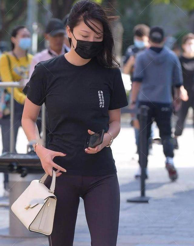 黑色|魅力十足的瑜伽裤穿搭舒适不失自在感，穿出自我个性，自在飘逸