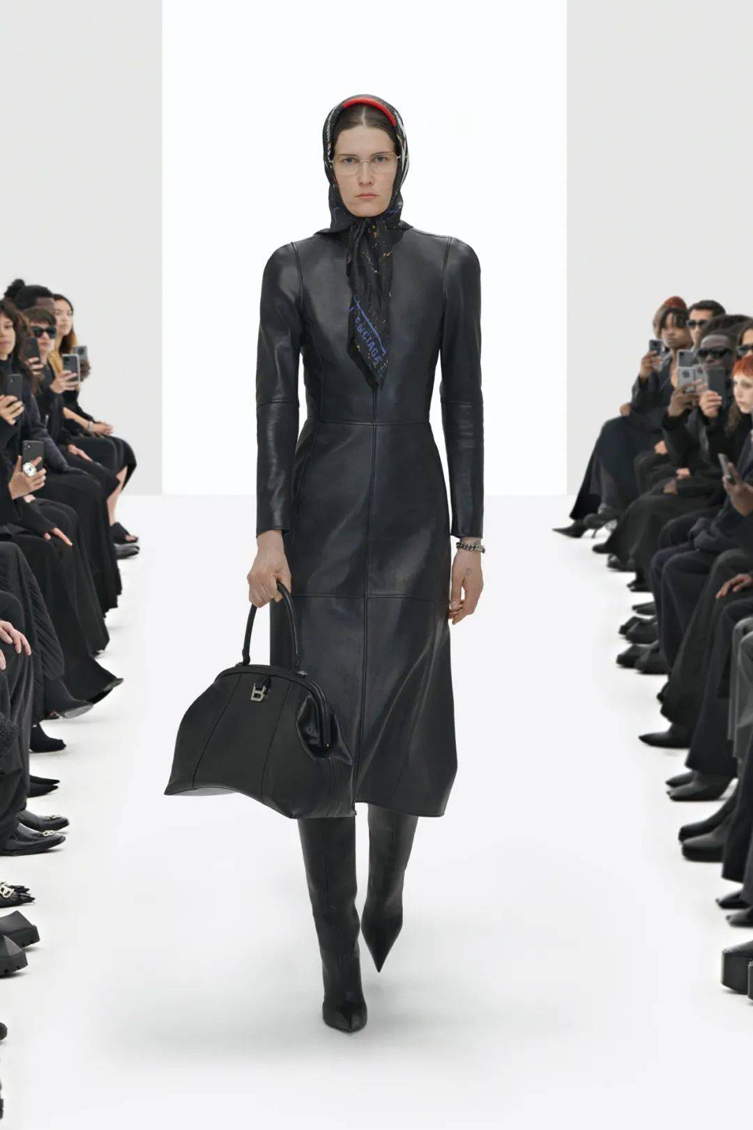 个性|你的肩膀可以有多酷？Balenciaga2022春夏成衣