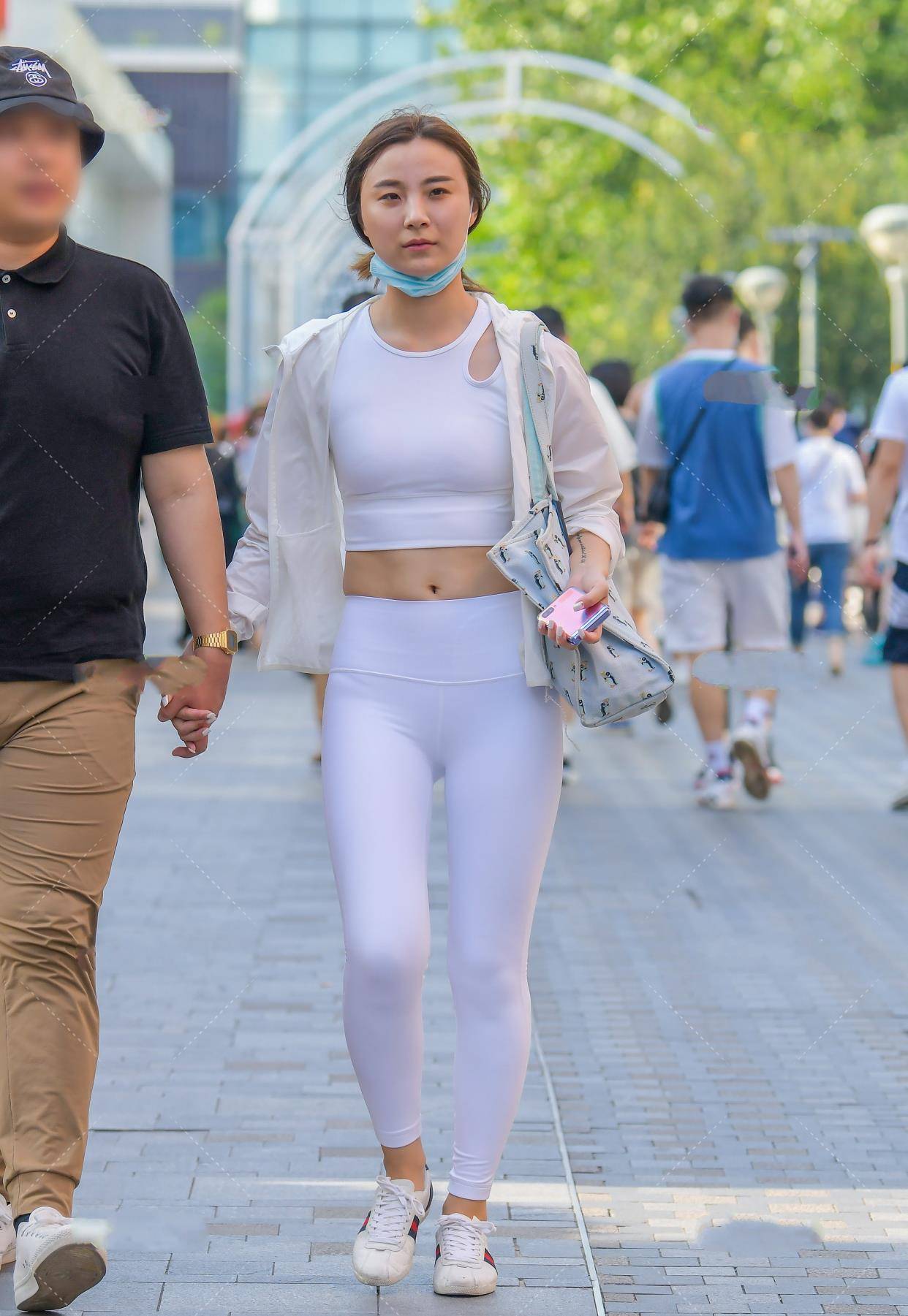 件亮|纯白色运动套装,究竟是清爽干净还是更加嫌脏呢?