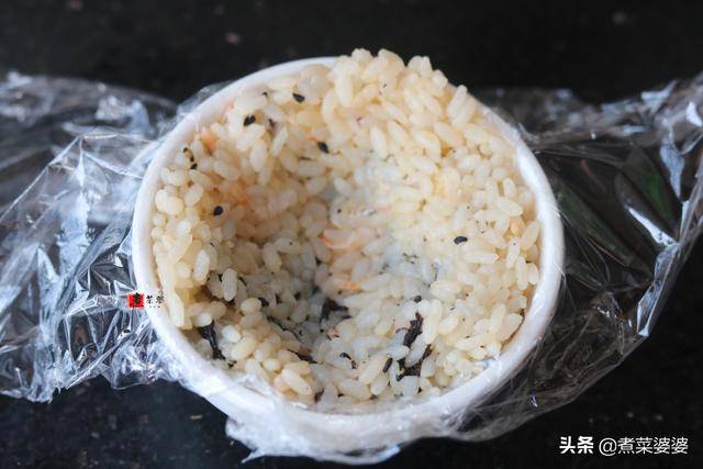 虾皮|吃不完的米饭别老炒着吃,早餐这么做,鲜咸又软糯,比蛋炒饭更香
