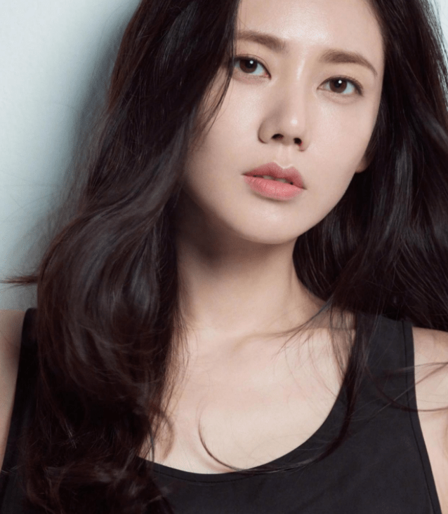 新娘|中国媳妇秋瓷炫，41岁依旧少女感十足，时尚穿搭尽显优雅