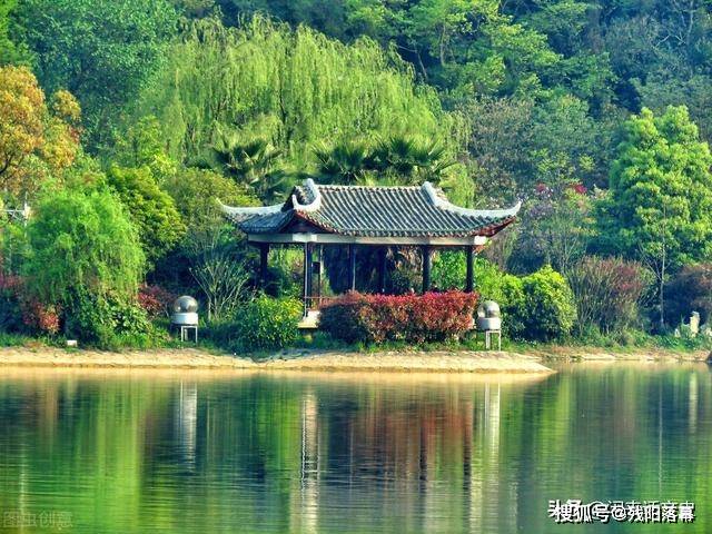 未春常有探春人 王驾的这首小诗 有若神来之笔 精彩至极 曲江