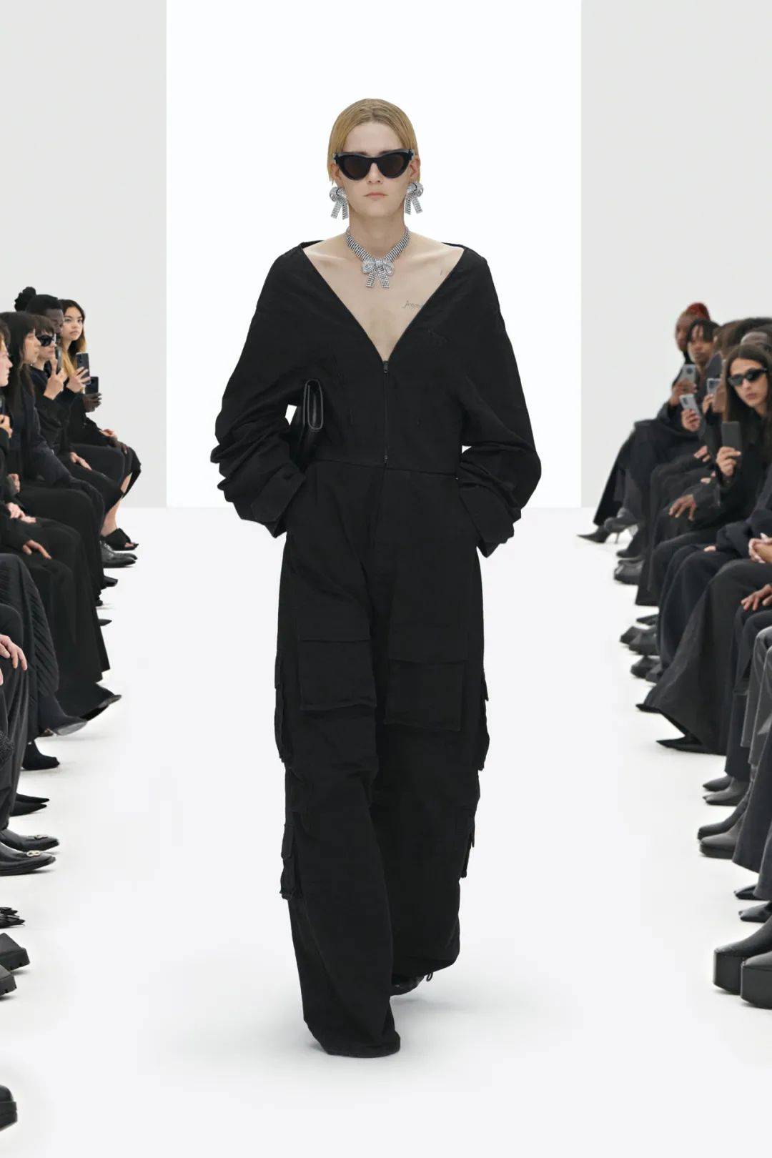 个性|你的肩膀可以有多酷？Balenciaga2022春夏成衣
