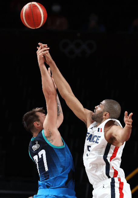 原创巴图姆盖帽绝杀东契奇关键甩锅法国与美国会师决赛