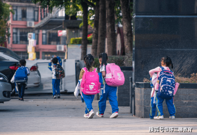 家长|幼儿园将推出“托管服务”，还有更严峻的问题出现，家长欲哭无泪