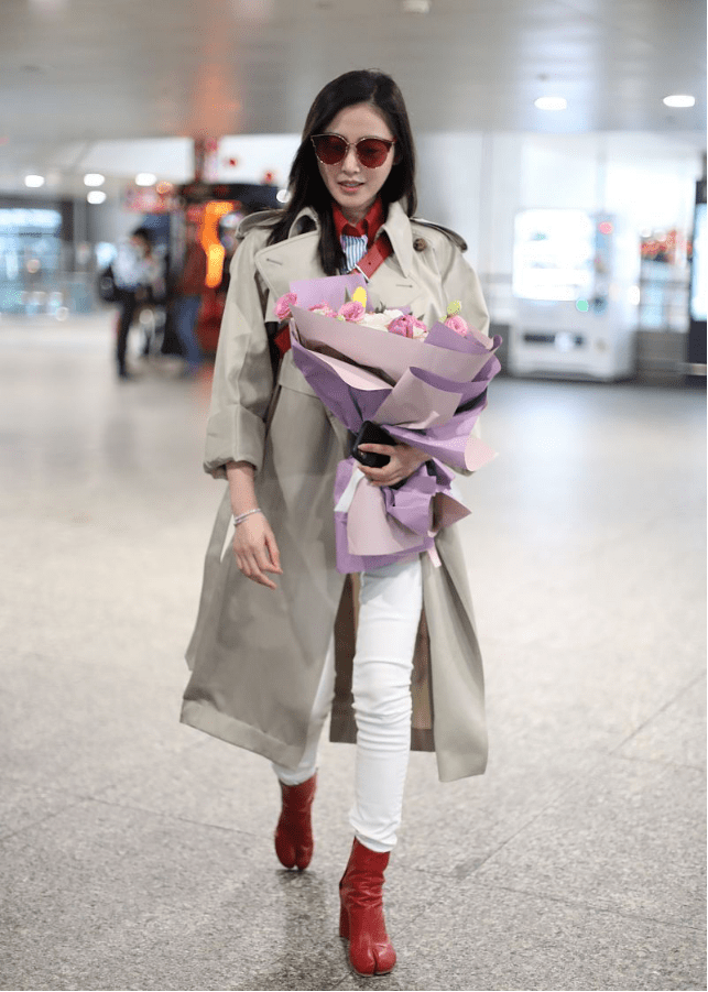 张天|张天爱美得让人心动，高挑的好身材穿成一束花，在女明星里也出众