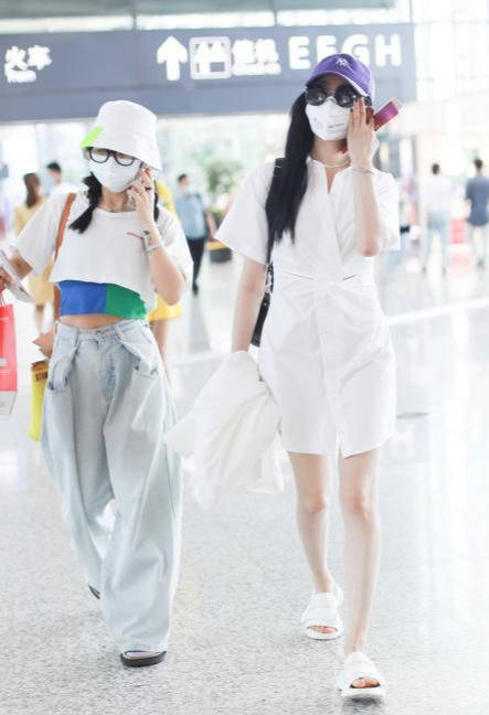 身材|张天爱身材真好，出门穿短裤配双尖头靴，双腿看着“长上加长”