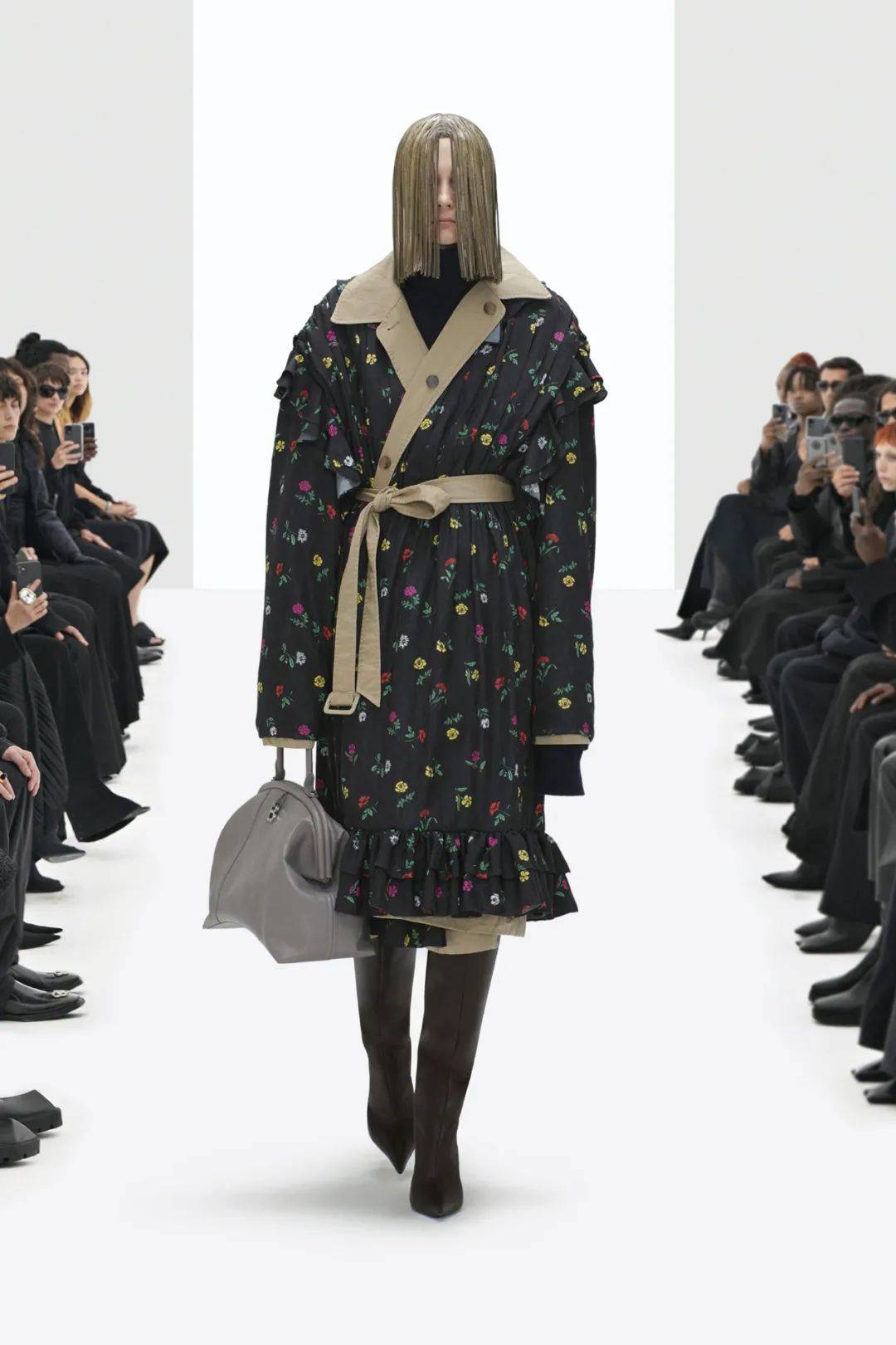 个性|你的肩膀可以有多酷？Balenciaga2022春夏成衣