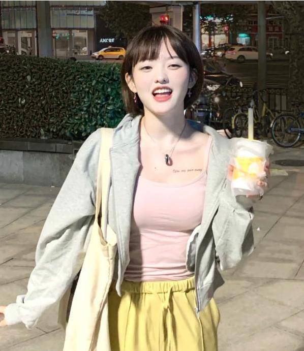 下巴|方脸适合什么发型？方脸女孩变美手册，发型妆容都能够修饰