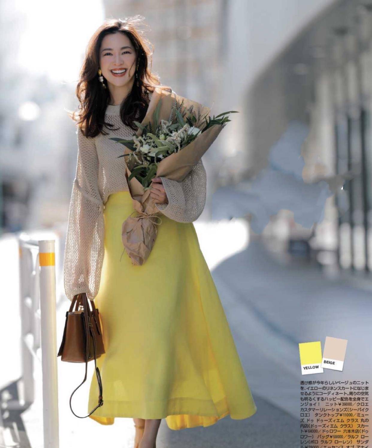 细节|建议中年女人,开春尽量少穿修身裤,膝下裙和高跟鞋,时髦又优雅