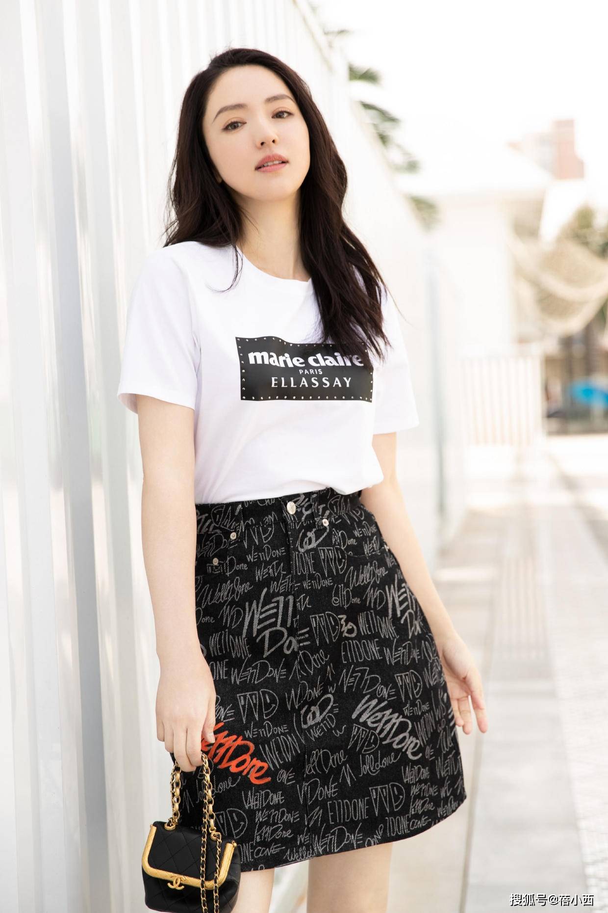 董璇|董璇与女儿小酒窝亮相，穿亲子装时髦减龄，网友：建议女儿出道