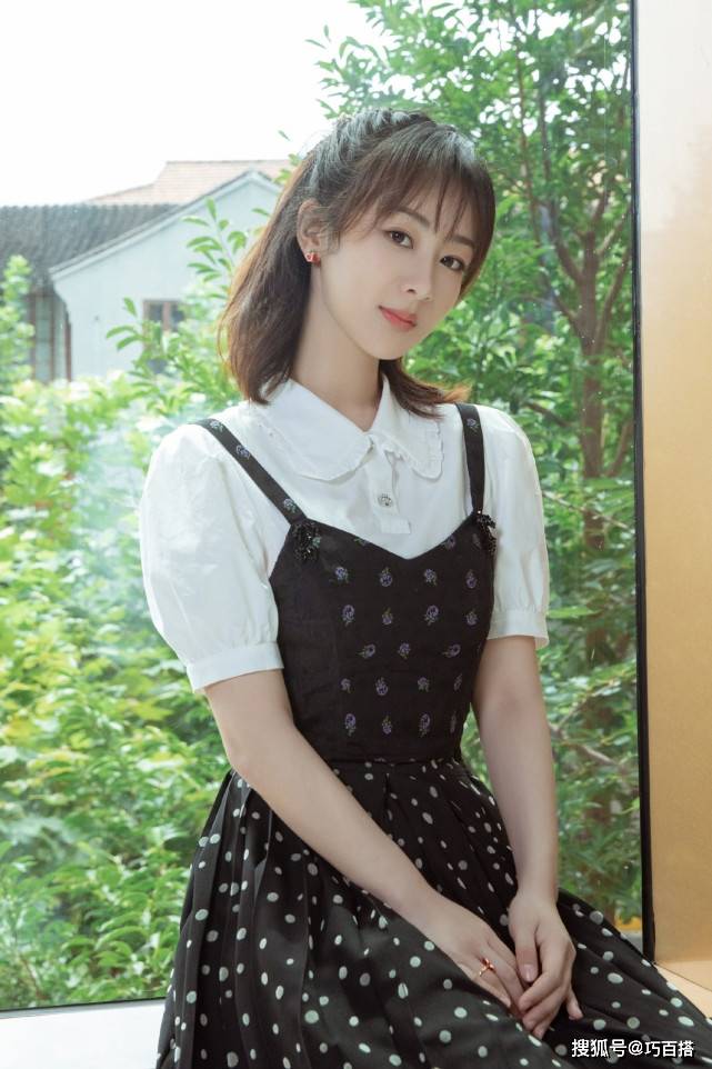 自拍|杨紫答应的自拍来了！一袭碎花裙穿出浪漫气息，少女感超强