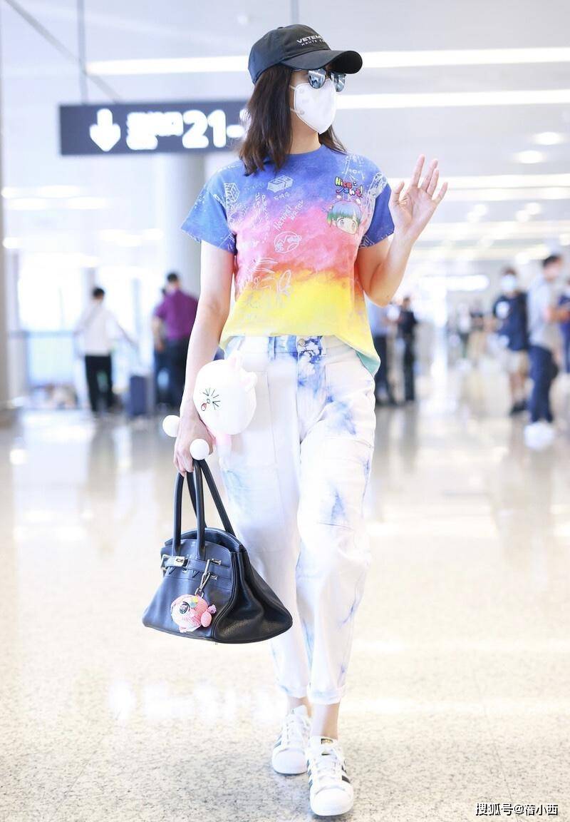国际|论气质我只服宋佳，穿搭好像不用花心思，随意套上就是美出国际范