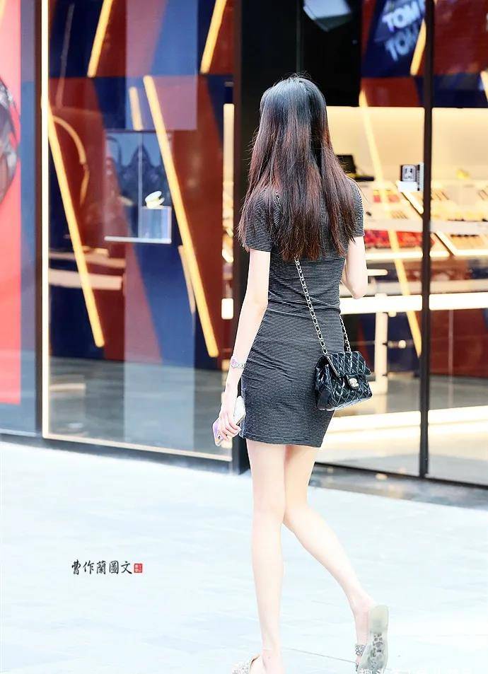 身材|街拍时尚组图：女生穿上包身裙，修身、展线条，尽显婀娜魅力身姿