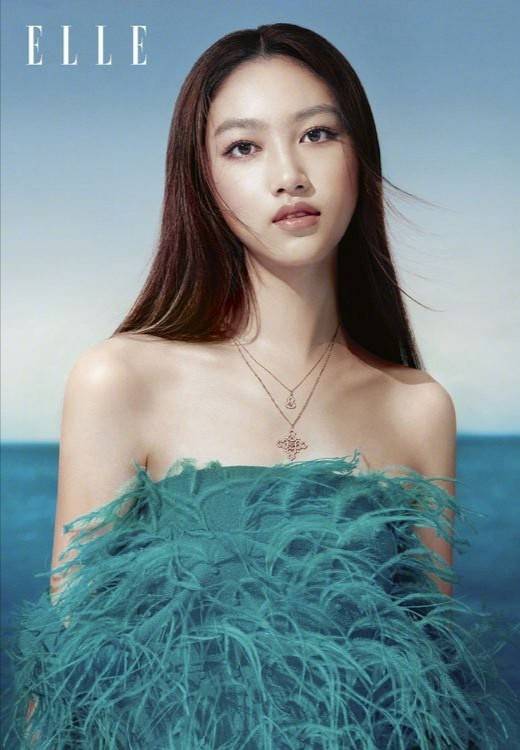 风头|任达华17岁女儿首登T台，同台刘雯长腿抢尽风头，180身高太瞩目