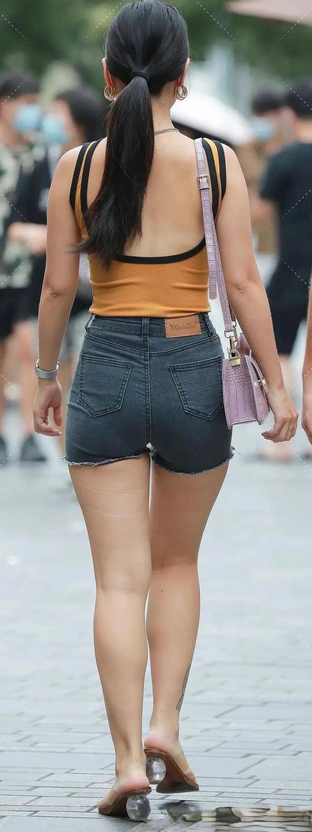 相片|她最迷人的就是典型的梨形身材，纤细修长，曲线感十足