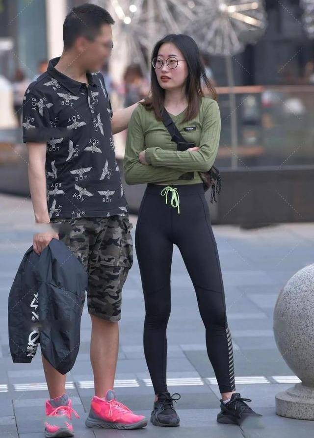 脚踝|时尚靓丽的打底裤展现出优雅的气质，舒适的个性，优雅的仪态