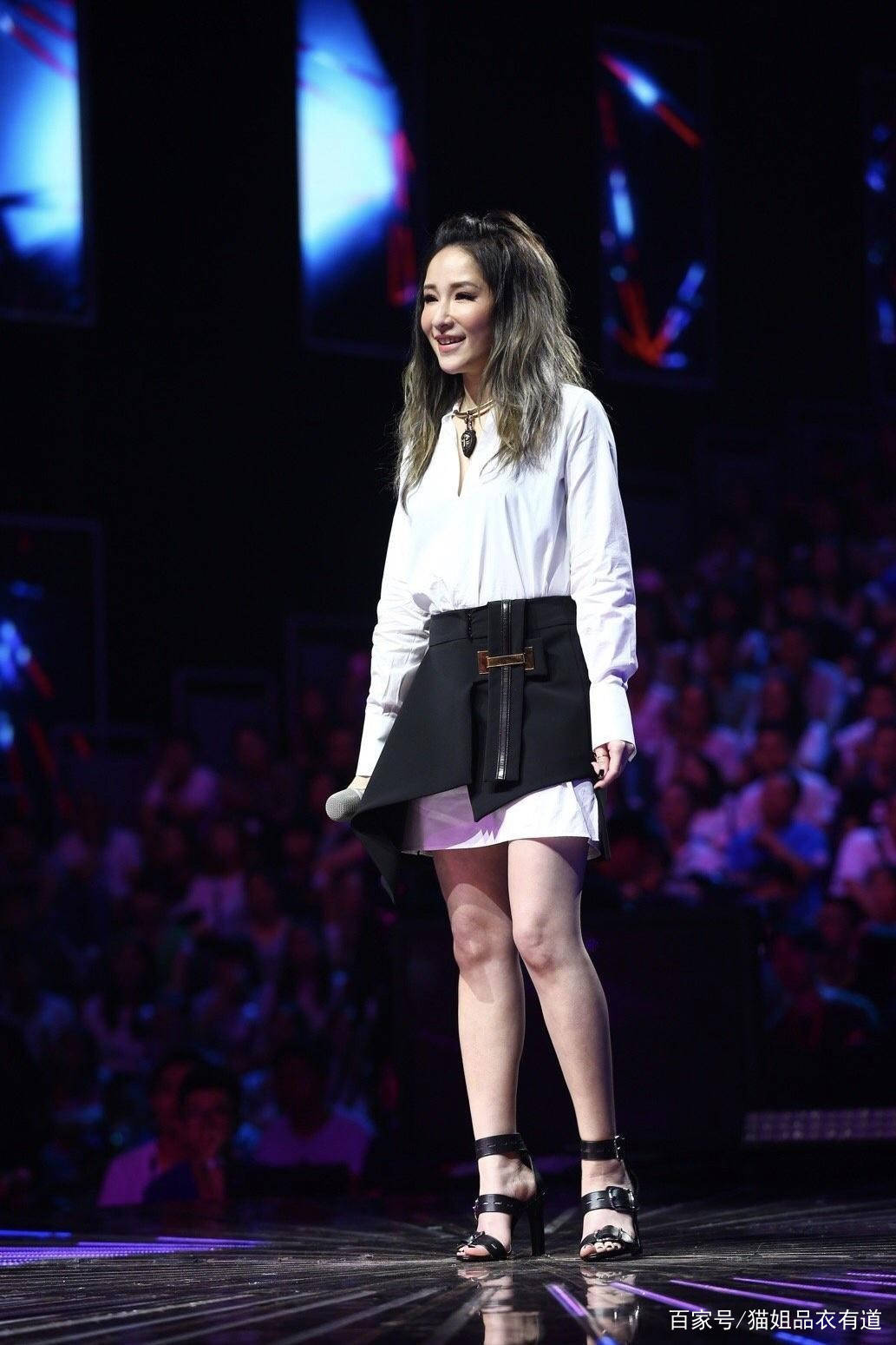 显得|难怪萧亚轩可以“收割男神”，衬衫裙外裹半身裙，姐姐太会打扮了