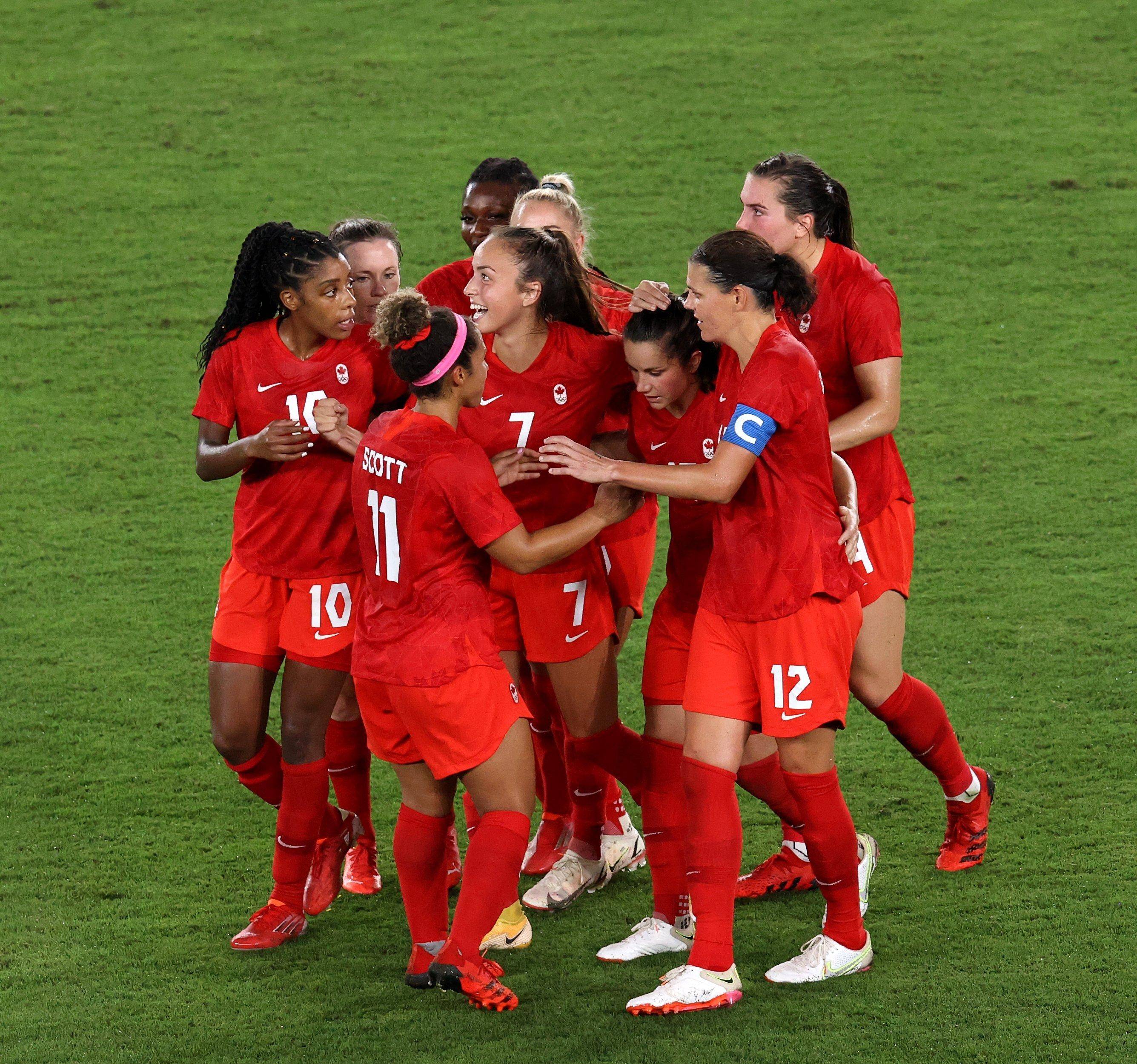 43奥运女足金牌诞生世界第8创历史球员狂奔怒吼激动痛哭