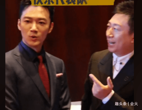 王冰冰|李思思王冰冰罕见同框！私下背稿子表情严肃，讲起段子耍宝搞怪