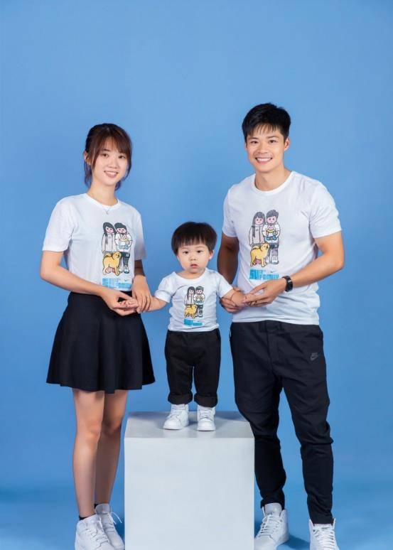 生活|亚洲人的骄傲苏炳添，是个温柔暖男，一家三口亲子装好温馨