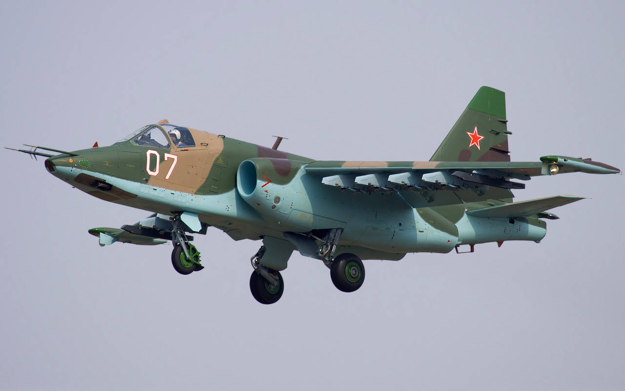 原创苏25攻击机能搭载各类火箭弹机动性能优越