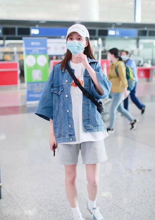 身材|46岁梅婷好会穿 牛仔连体裤穿出少女感“腿龄”最多26